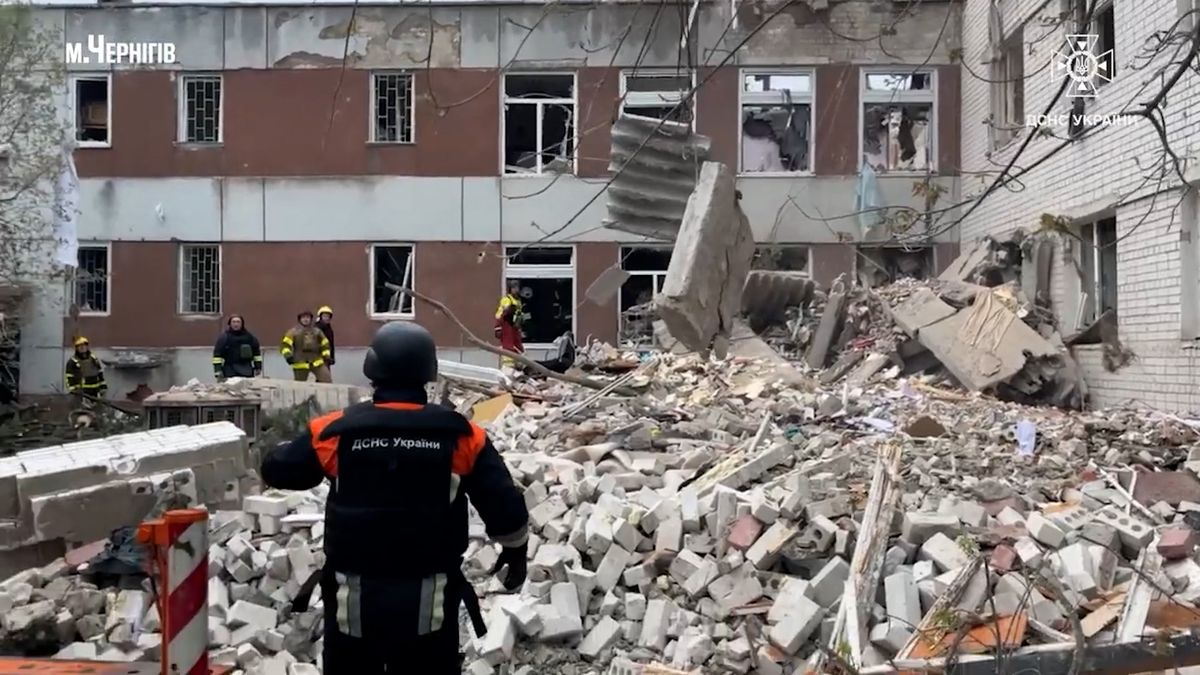 Rusové iskanderem útočili na civilisty v Černihivu, na místě je čtrnáct mrtvých